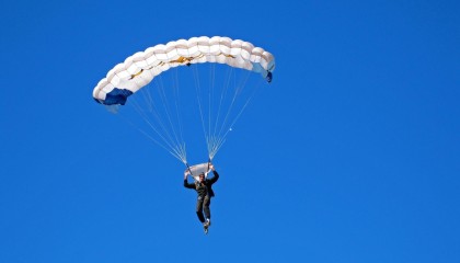 华体会：2025波兰中场后腰排名揭晓，泽林斯基后撤演绎断层领先传奇