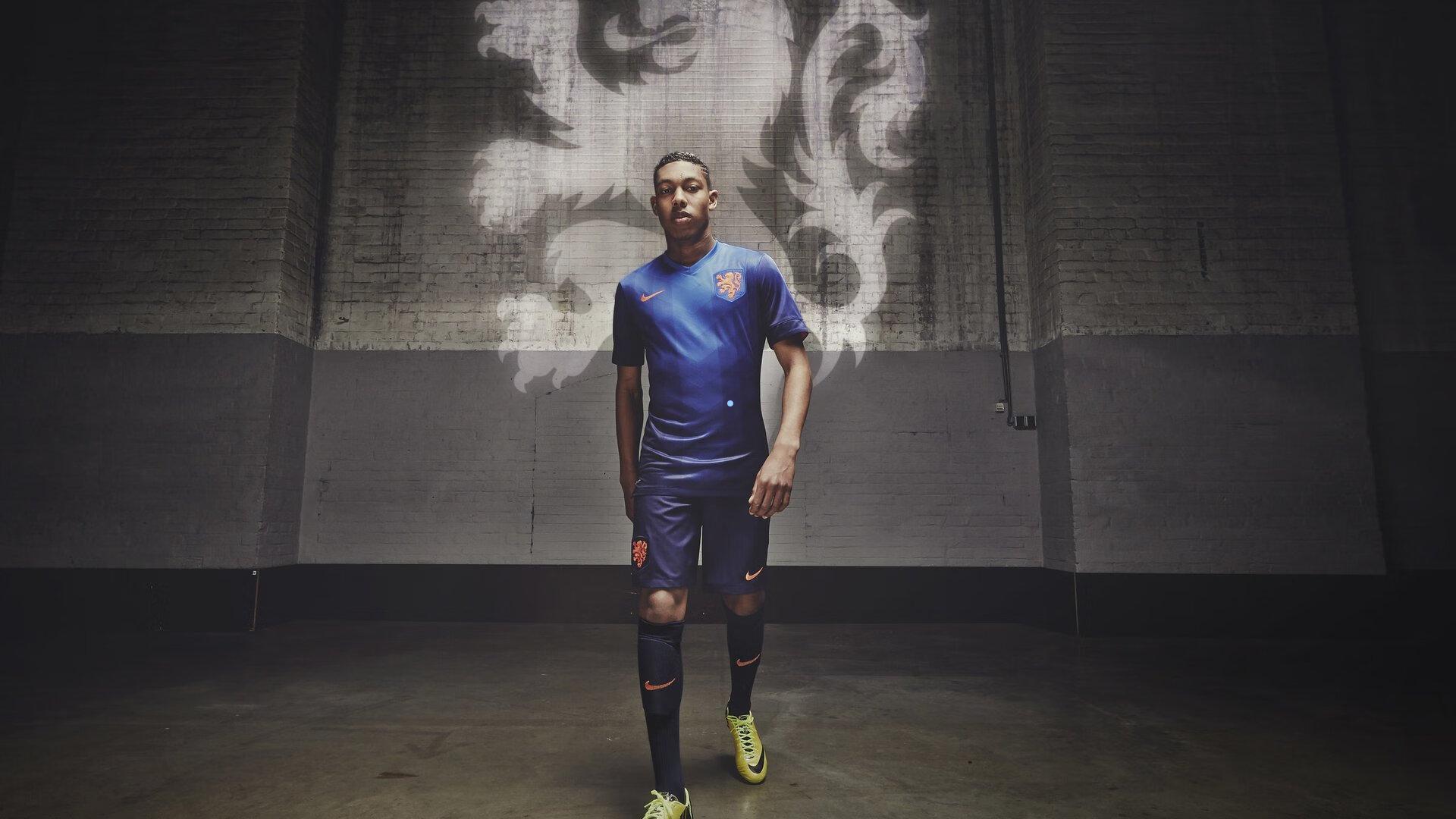 拉菲尼亚梅开二度闪耀西超杯决赛，荣膺最佳球员助球队登顶