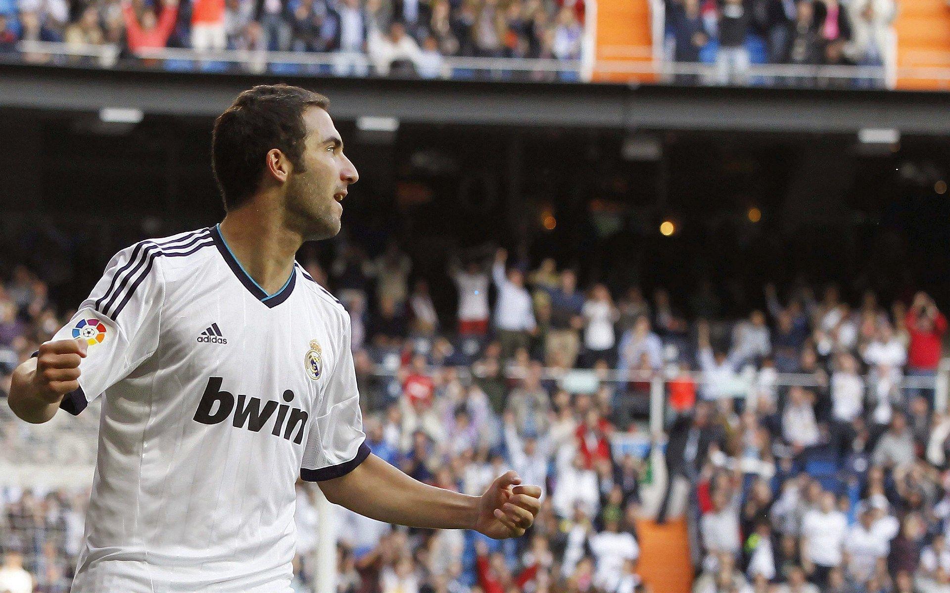 西班牙女足主帅强烈谴责卢比亚莱斯行为失当，称其背离团队核心价值观