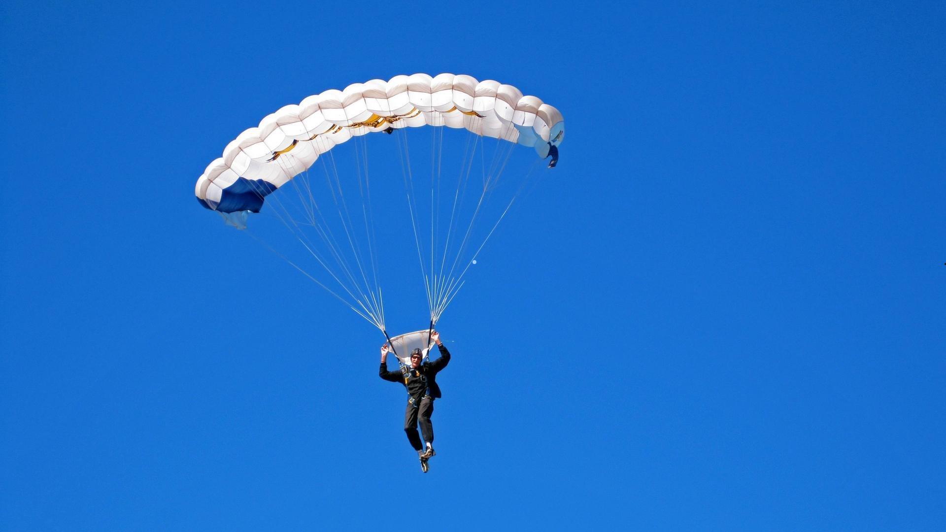 冰雪玫瑰傲寒开，中国冷极见证女性体育精神的璀璨绽放